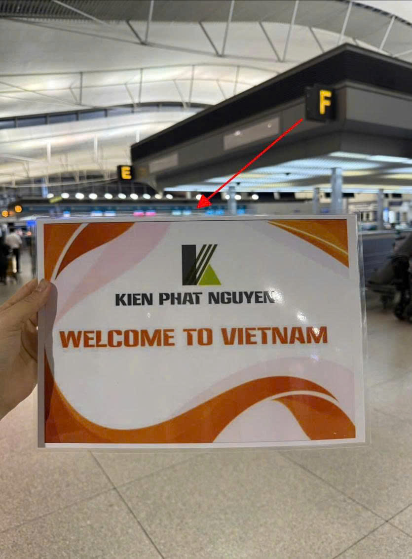 Departure flight - Meeting point: counter E - F