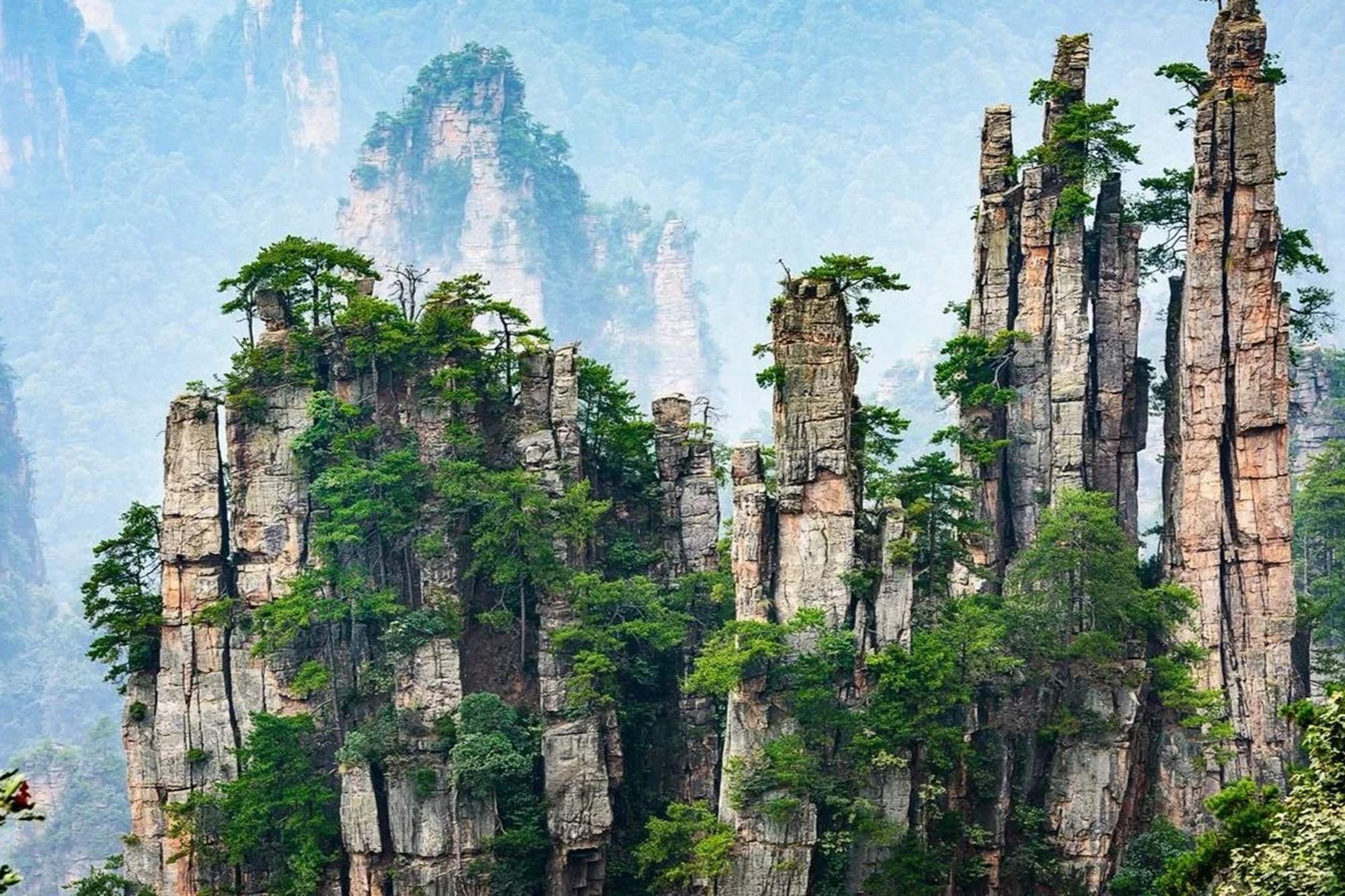 湖南魅力張家界高端純玩3日之旅（天門山洞+百龍天梯+喀斯特地貌+懸崖玻璃棧道+乘纜車看絕美景色+打卡《阿凡達》取景地+暢遊5A精華景點）