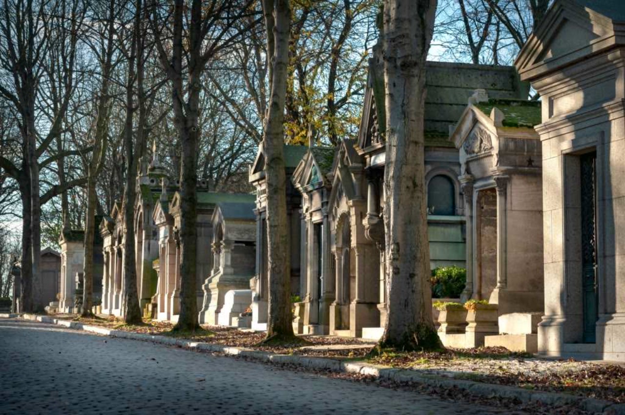 Père-Lachaise Cemetery, Paris: Self-Guided Tour of Celebrity Graves