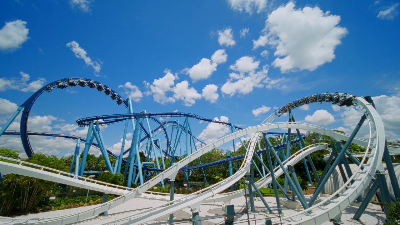 從驚險刺激的巨大俯衝到令人屏息的迴旋，在奧蘭多海洋世界盡情體驗腎上腺素飆升的快感！