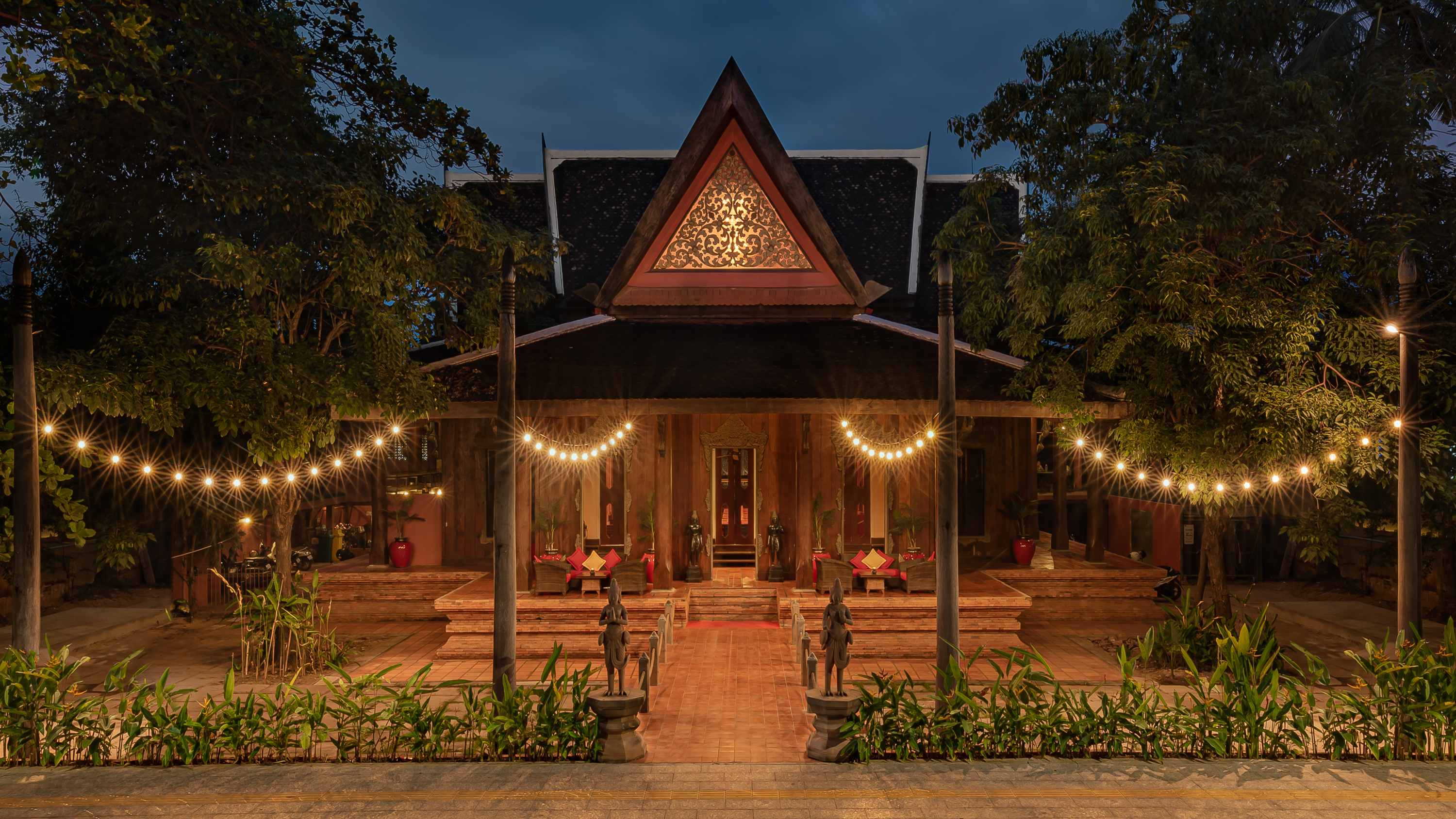 Apsara Theatre: Apsara Show & Cuisine Dinner with Transfer