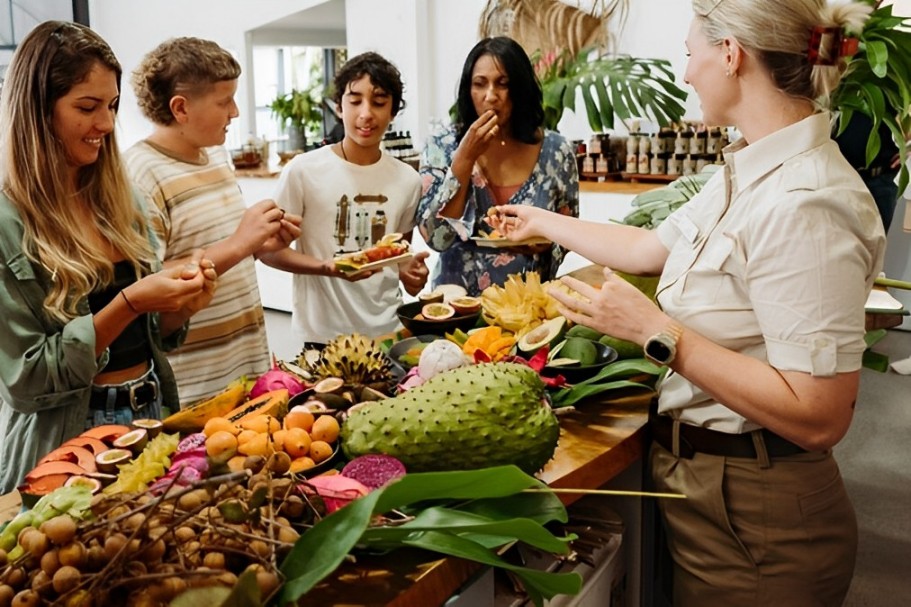 Tropical Fruit World & Byron Bay Tour with Chinese Speaking Guide