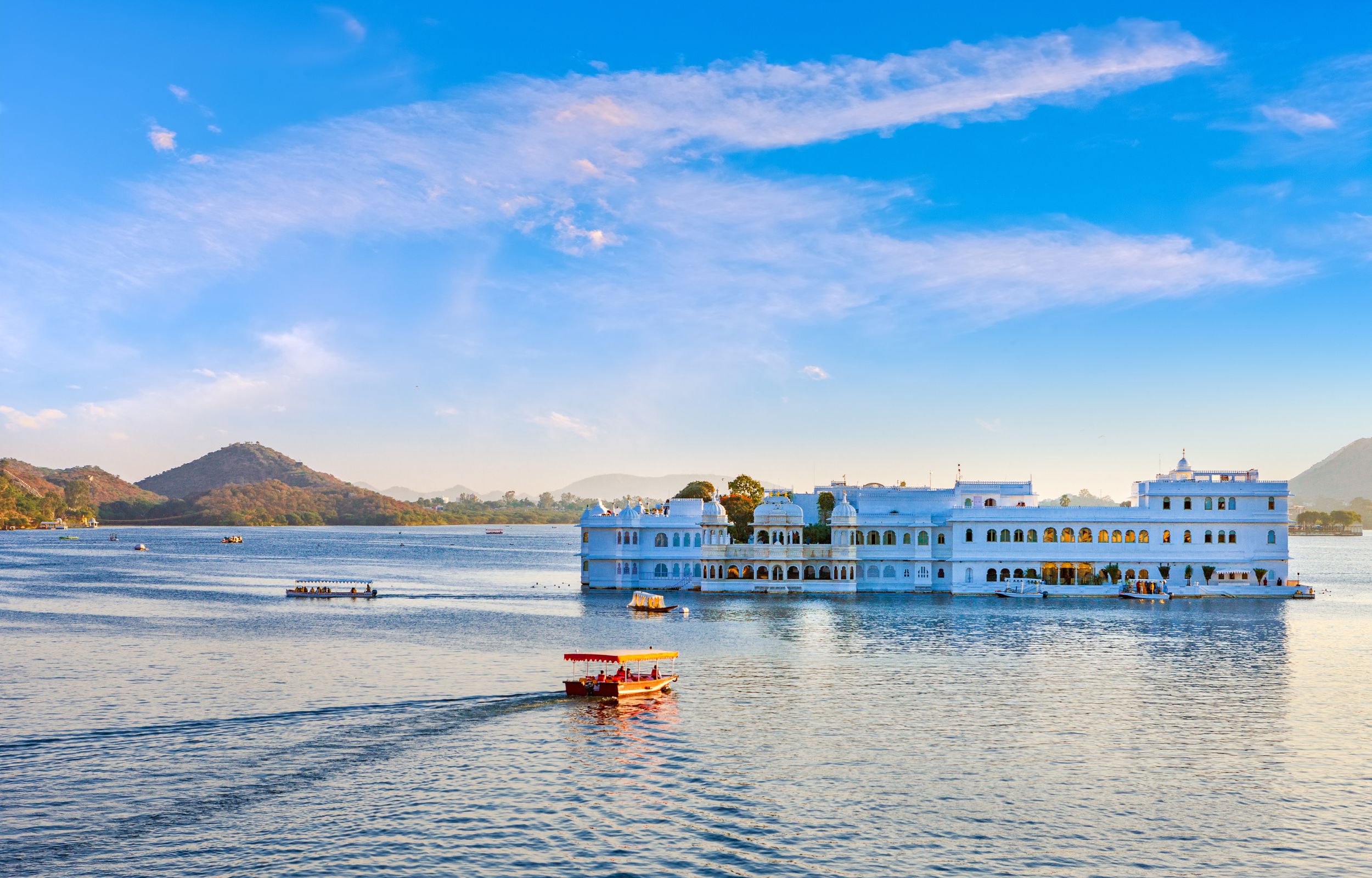 Udaipur Private City Tour with Boat Ride & City Palace