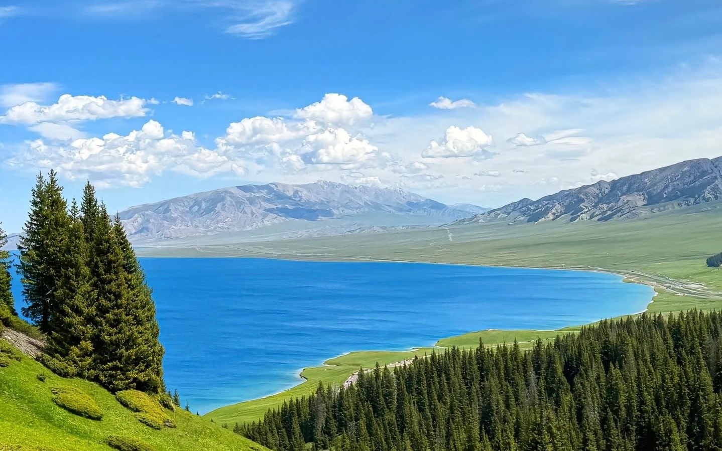 Xinjiang Yili 8-day panoramic tour for a small group of 20 people