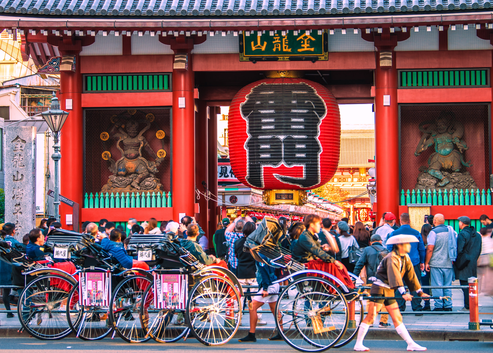 7-Day Osaka to Tokyo Bus Tour of Shirakawago & Lake Kawaguchiko