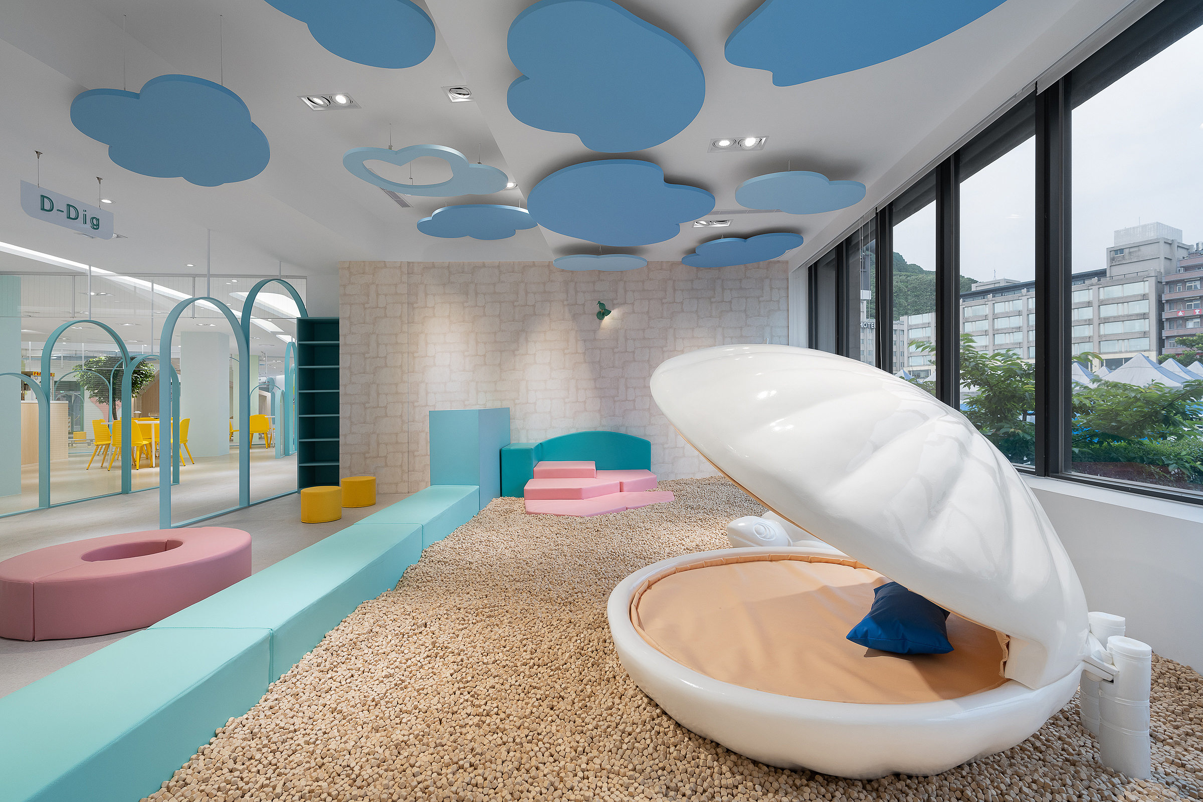 You can play happily in different spaces and achieve the opportunity of learning at the same time