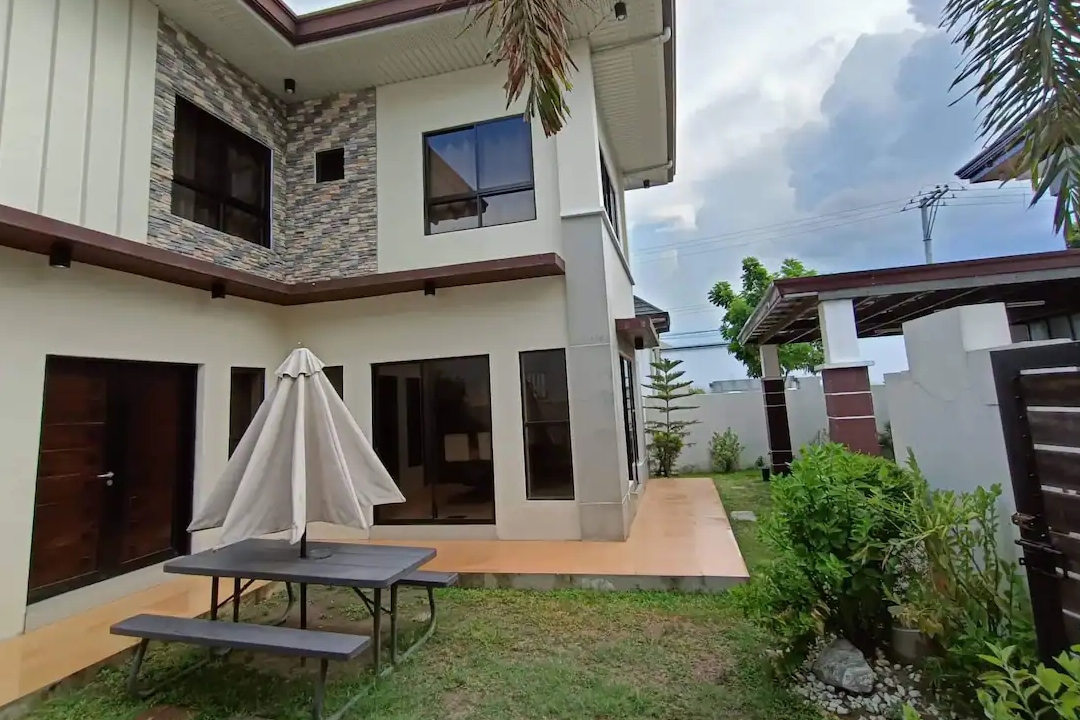 The Nest Villa in Forest Park Pampanga住宿