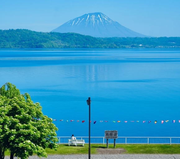 洞爺湖花火大會日遊| 登別地獄谷+lake hill farm+塞露展望臺落日+昭和新山+洞爺湖畔+花火大會，贈送冰淇淋