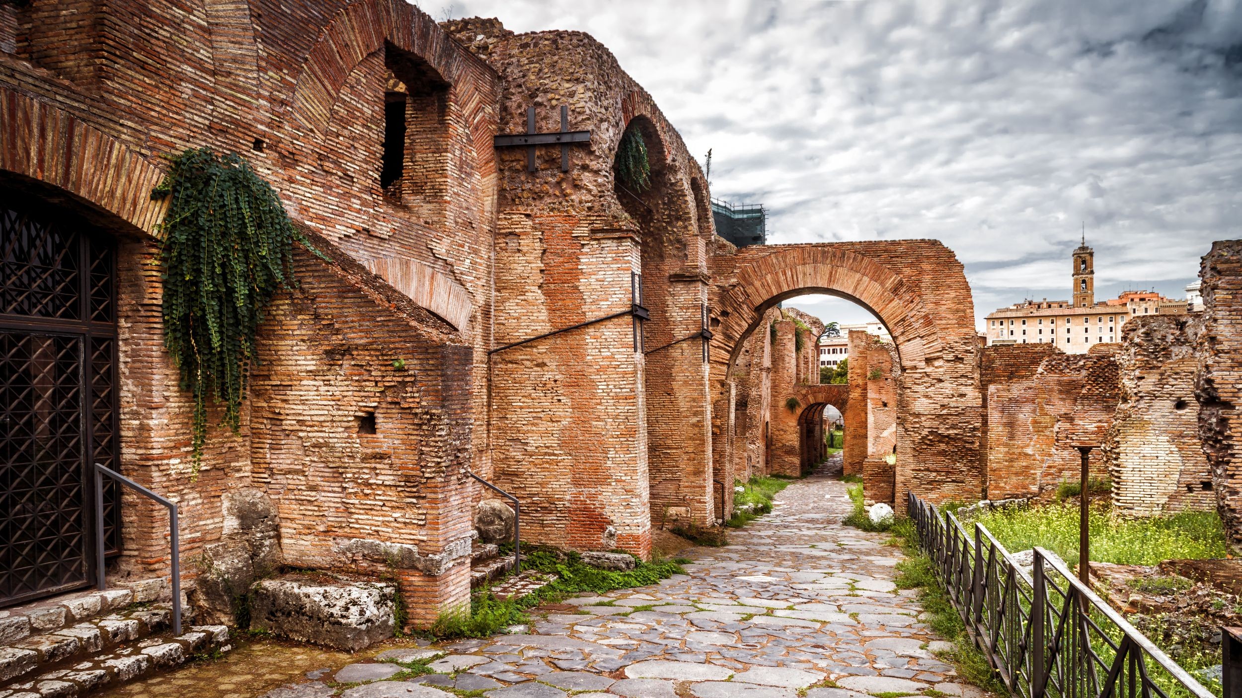 回到過去,漫步在羅馬的古老遺址中 回到過去,漫步在羅馬的古老遺址中