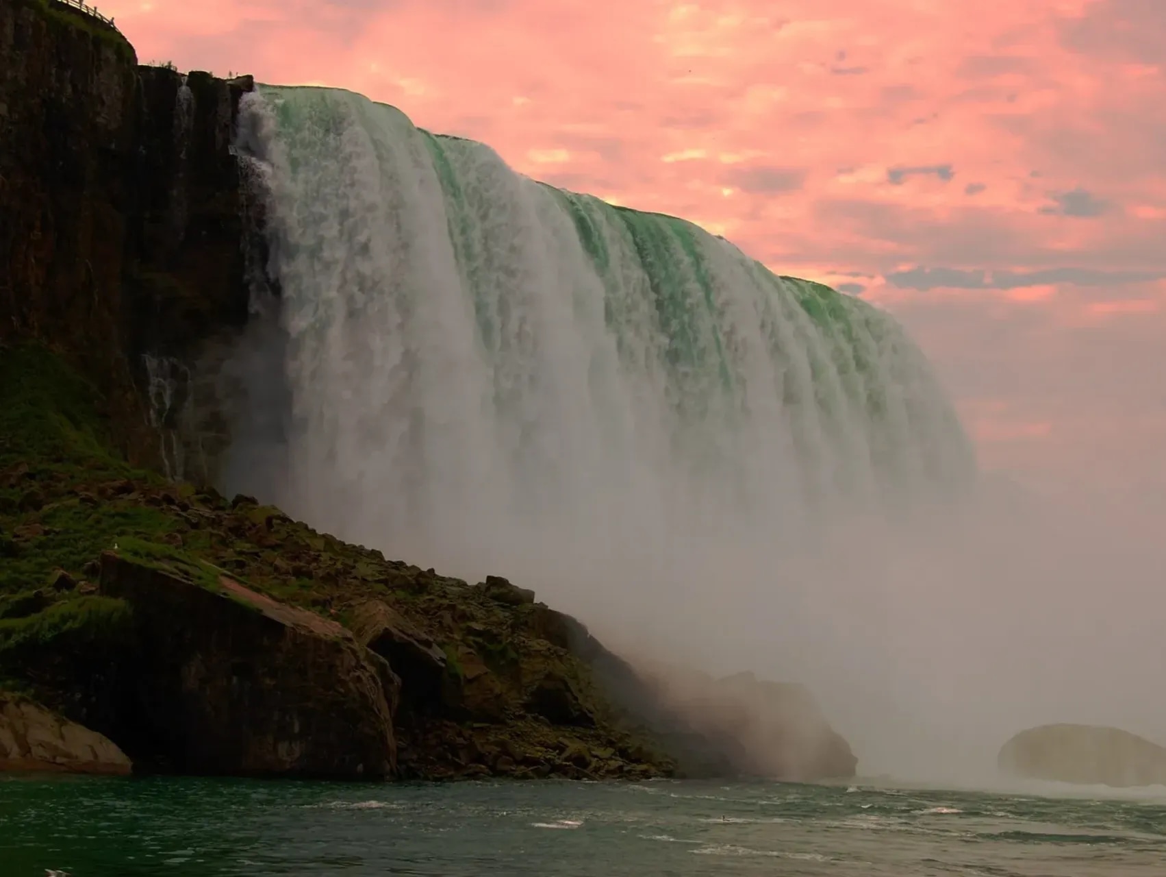 Niagara Falls Walking Tour with Boat Cruise