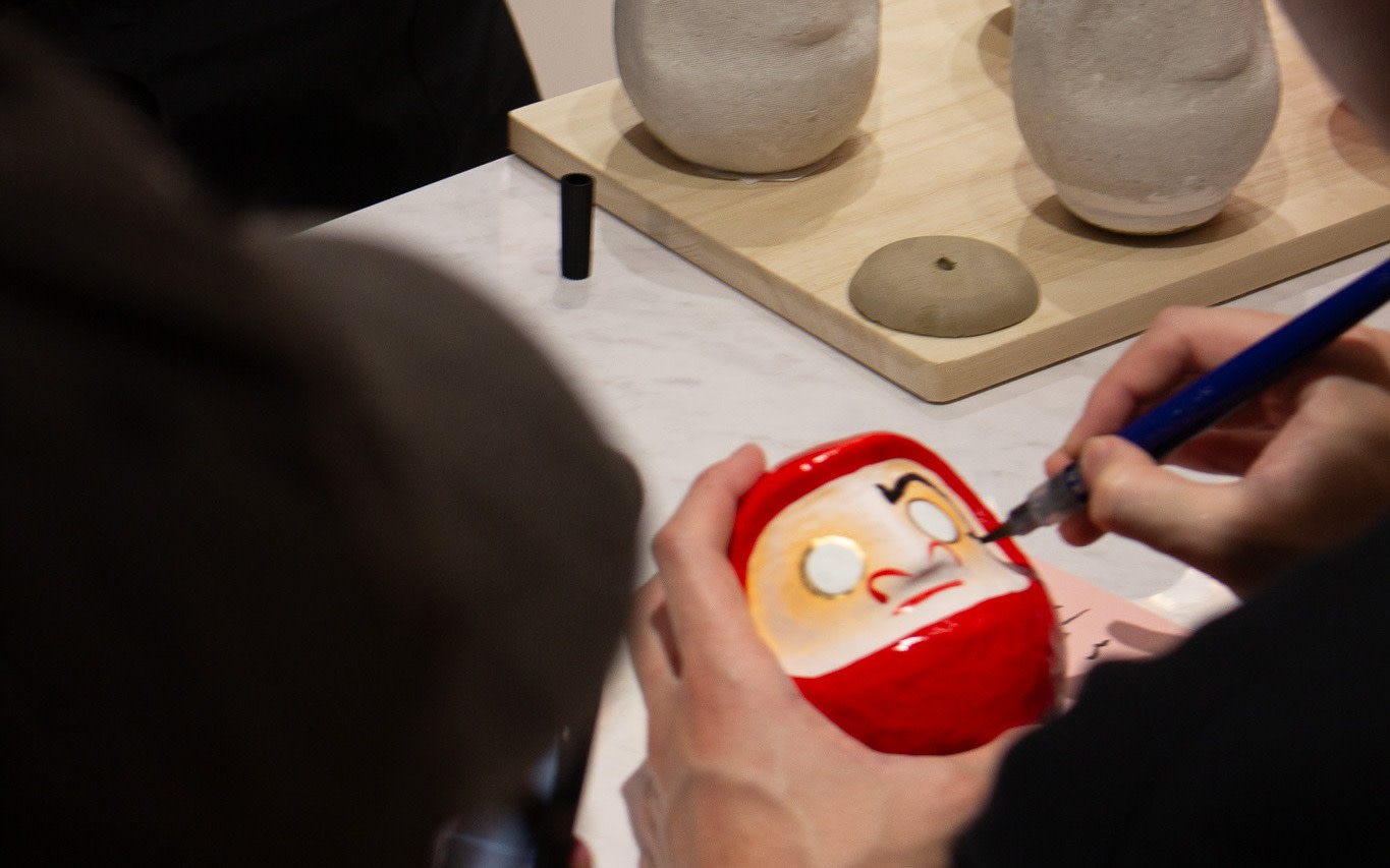 Tokyo: Daruma Painting Workshop and Religious Insight Tour