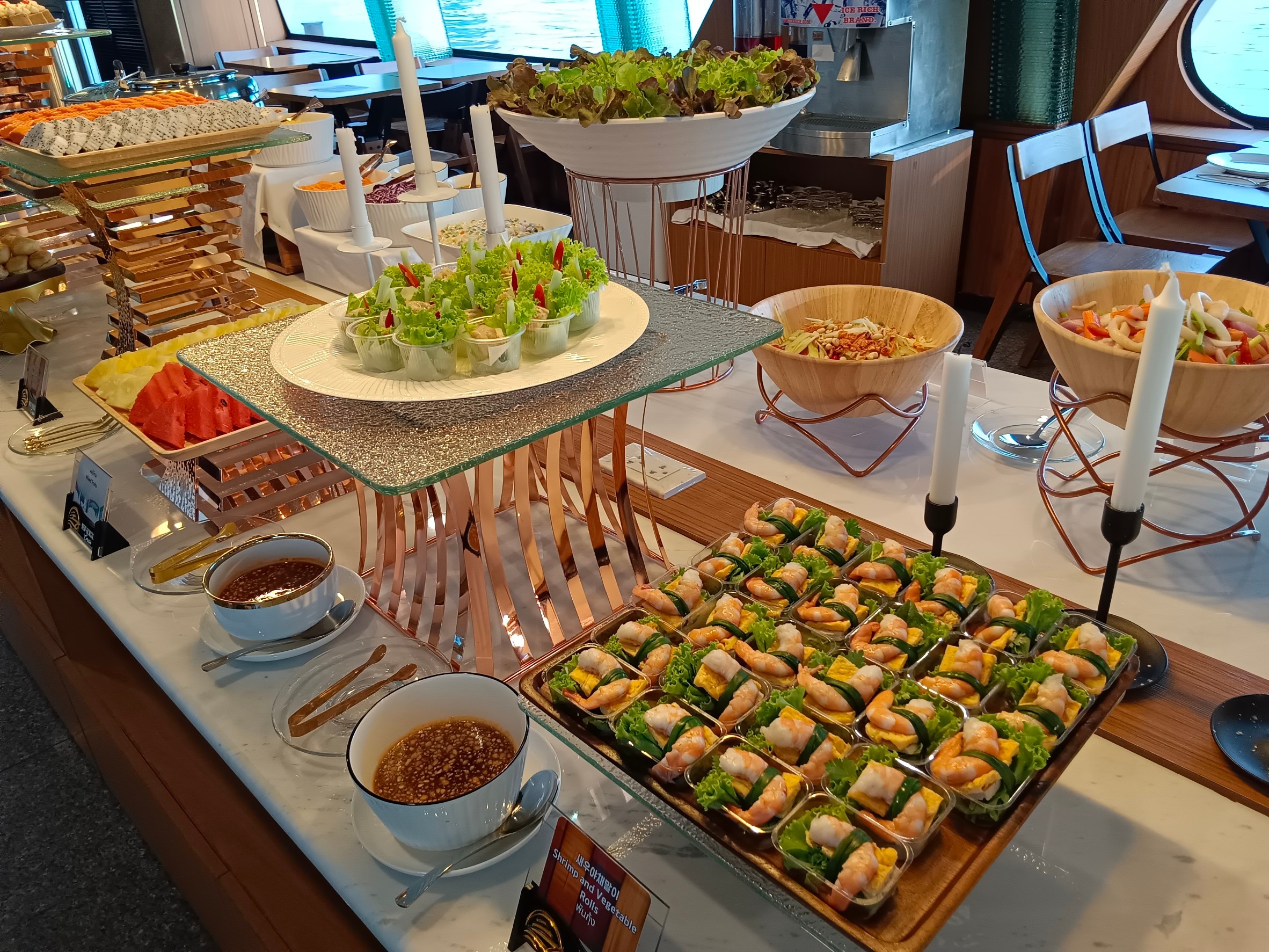 New Horizon Cruise: Elegant Dinner Cruise on Bangkok's Chao Phraya R