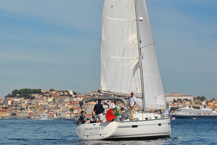 Lisbon Daytime/Sunset/Night City Sailboat Tour with Drinks