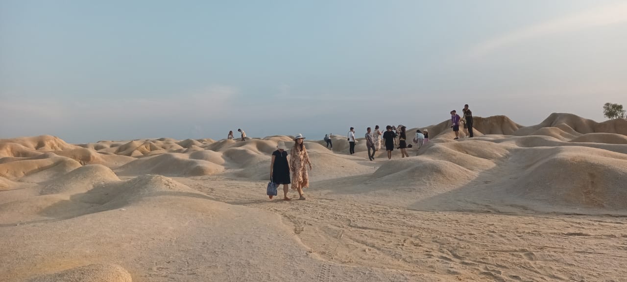 Private Day Tour with Photography, Seafood Lunch, and Spa in Bintan