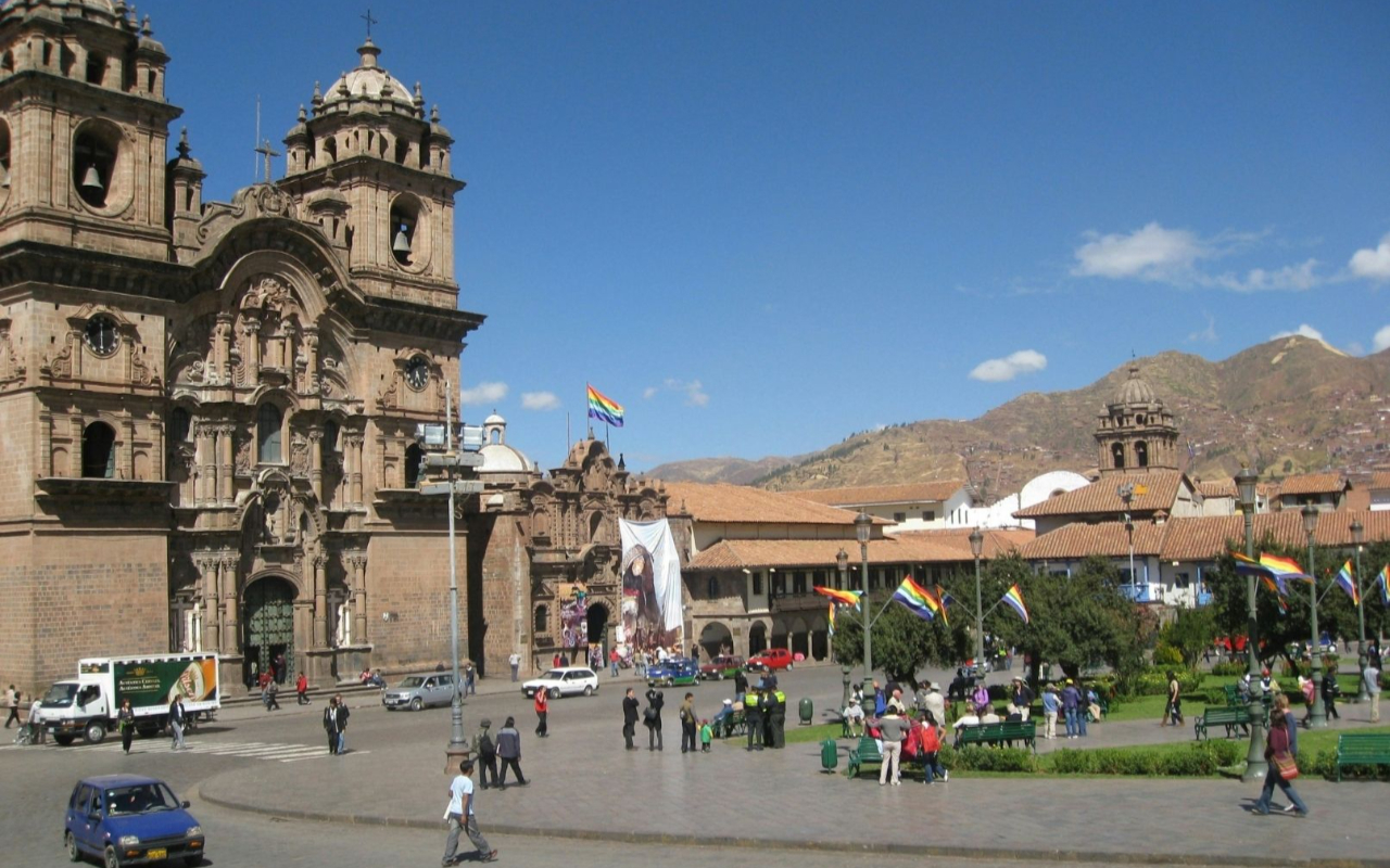 Explore Cusco’s Main Square, the vibrant starting point to discover Inca and colonial history