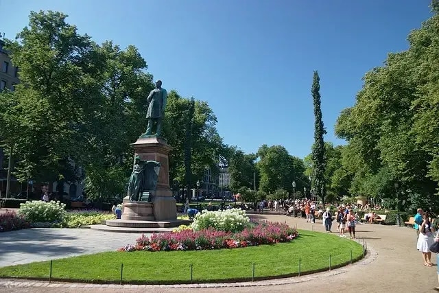 Ultimate Helsinki & Porvoo Tour– Private Car & Local Stories