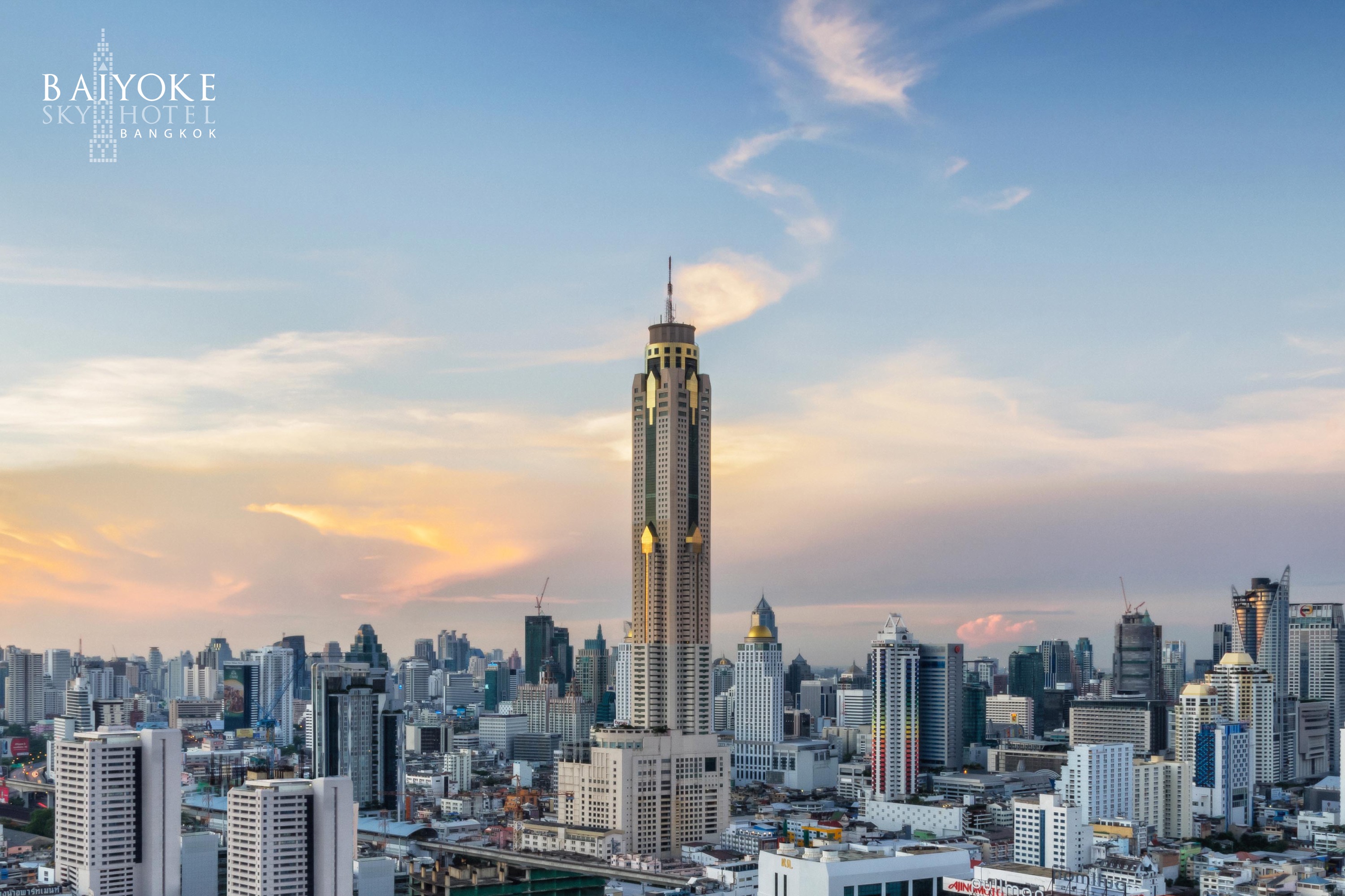 曼谷泰國曼谷彩虹雲霄酒店82層水晶燒烤自助餐