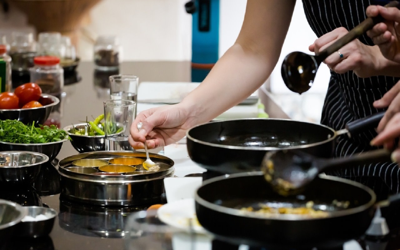 Cooking Secrets of Pune: Authentic Classes & Meal with a Chef Family