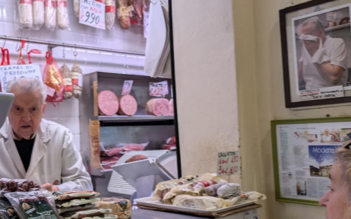 多種高品質義式肉品，包含義式生火腿和義式肉腸