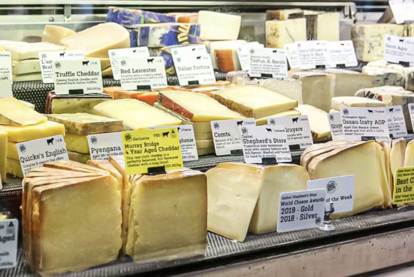 在維多利亞市場的熟食店品嚐屢獲殊榮的手工奶酪