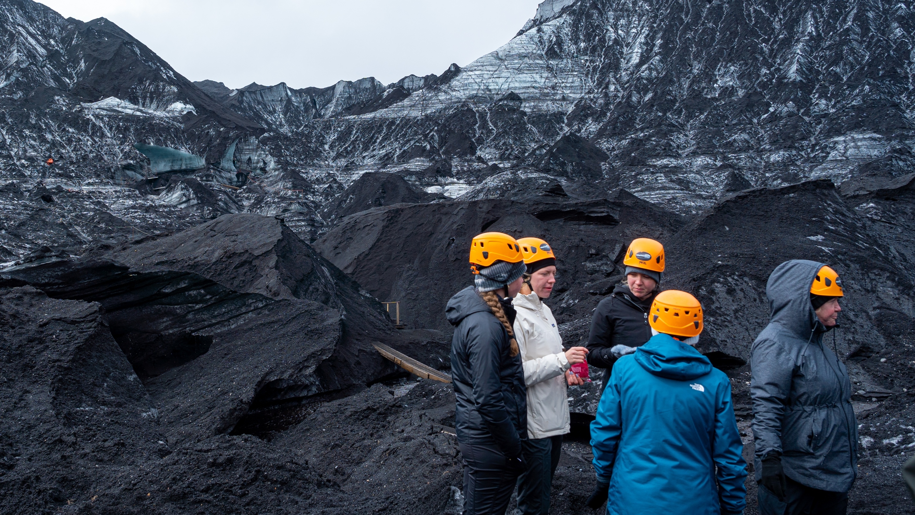卡特拉火山冰洞之旅