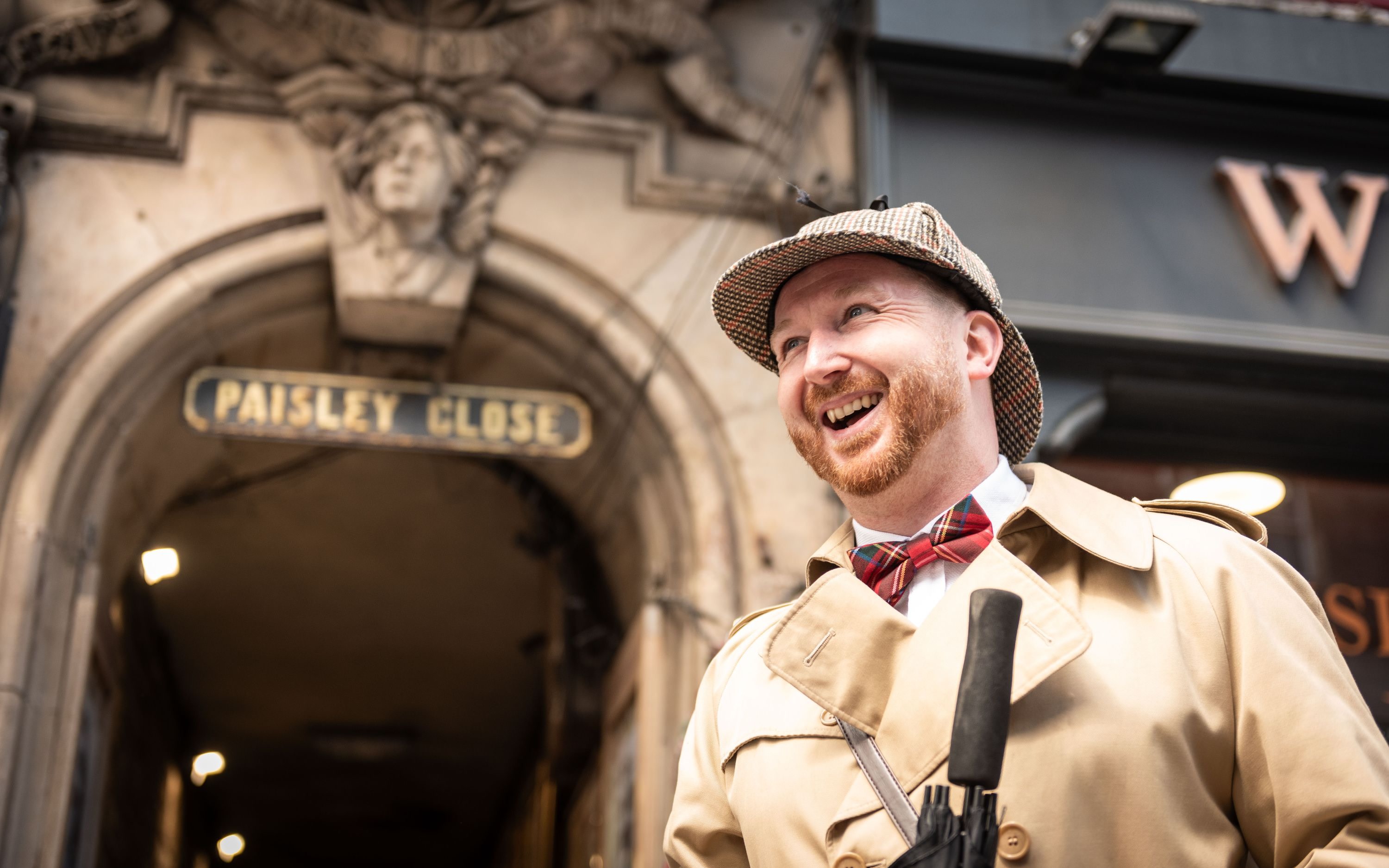 Edinburgh: Historical Gems Tour with Whisky and Local Flavours