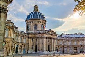 Saint Germain des Pres Walking Tour in Paris