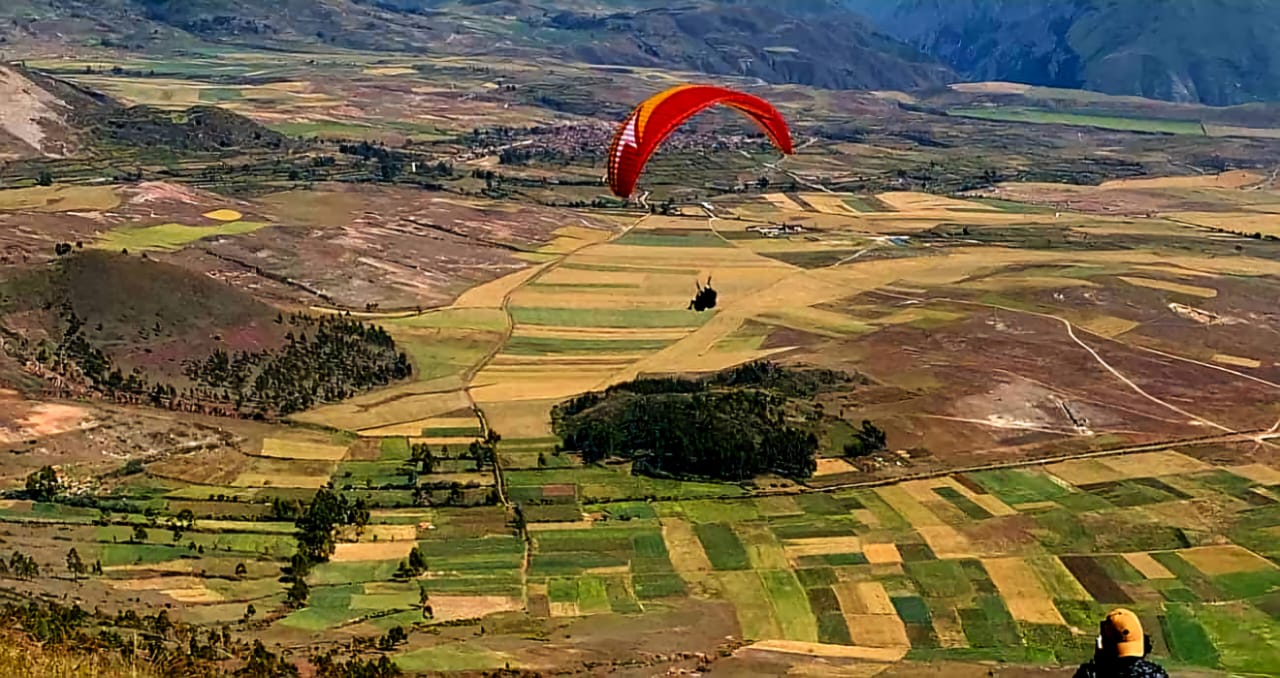 Half-Day Paragliding Adventure Over the Sacred Valley of the Incas