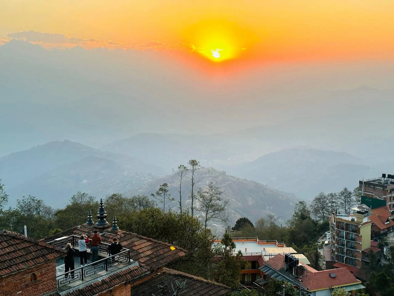 1天納加闊特徒步旅行。納加闊特（Nagarkot）位於巴克塔普爾（Bhaktapur）區