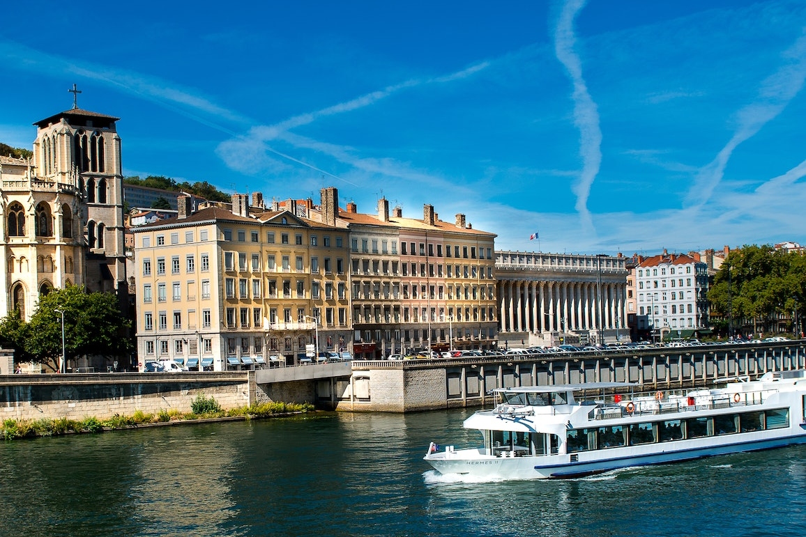 索恩河午餐遊船巡航（Les Bateaux Lyonnais Hermes提供）