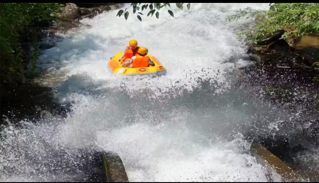 桂林陽朔興坪龍頸河漂流