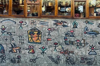 【Dongba murals talk】From the original record of "Senjiu Lujiu" (traces on wood and stone) to the gradual evolution into an image symbol expressing the ideas of the ancestors and a graphic symbol that serves as a record, totem, language and expression of i