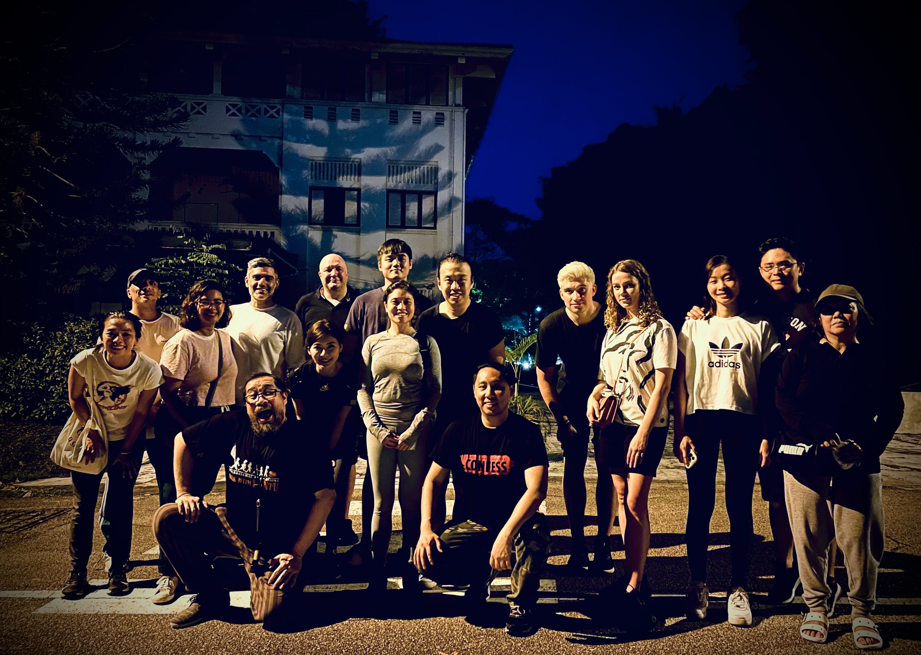 這是一項旨在提供資訊和娛樂的活動。我們不會挑釁或召喚任何靈魂。如果您喜歡聽真實人物和地點的鬼故事，請參加此行程