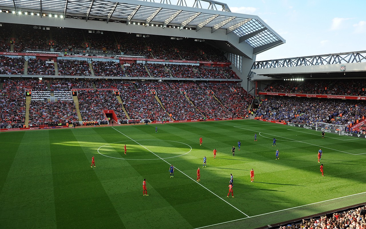 在安菲爾德球場見證一場比賽令人難以置信的氛圍和激情