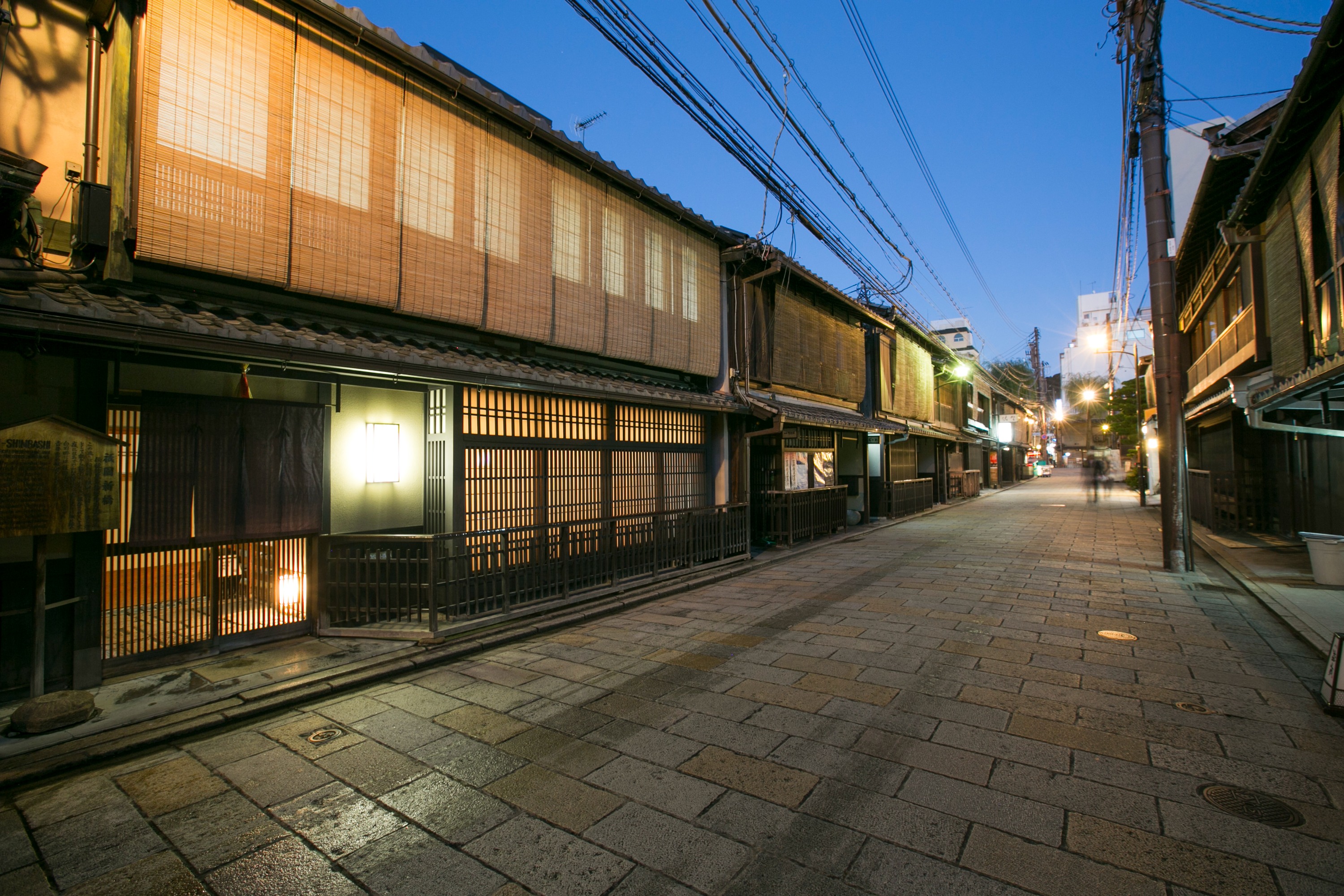Kyoto Night Tour in Kimono with Tea Ceremony & Zen-style Dinner