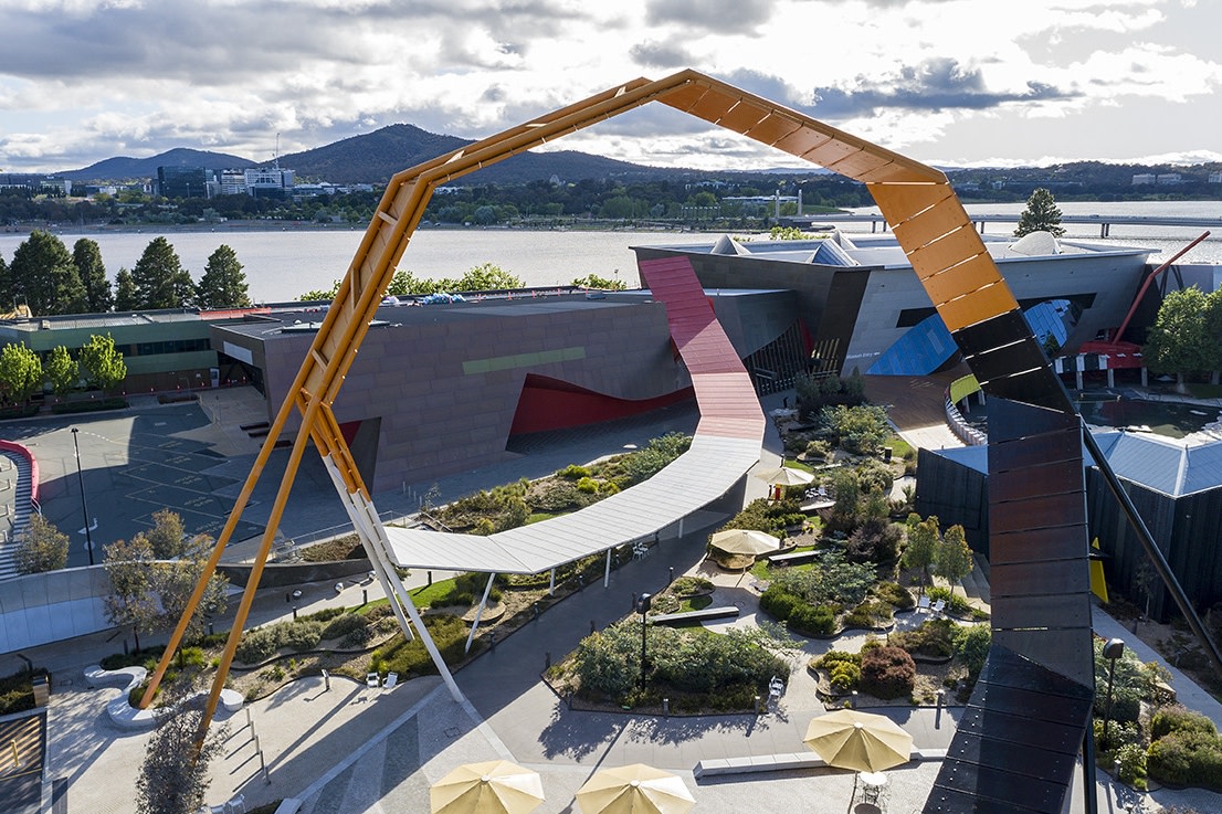 Sydney National Museum & Lake Burley Griffin Private Day Tour