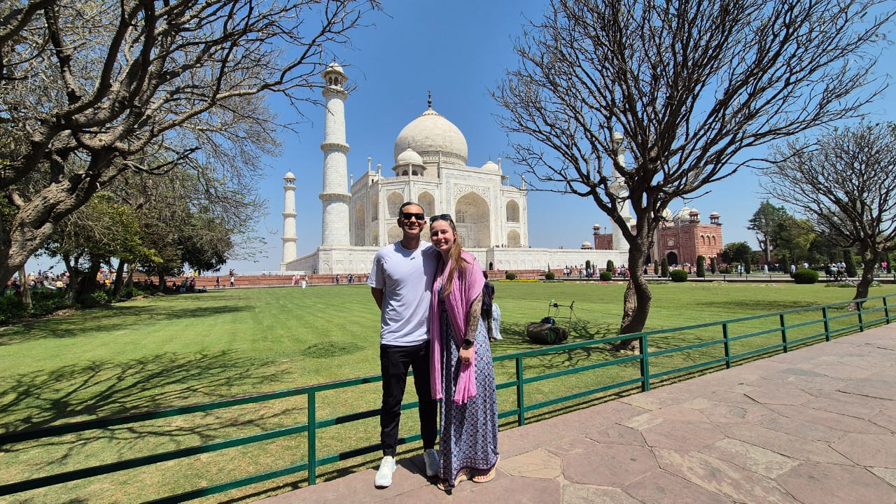 From Delhi: Private Day Trip to Agra by Gatiman Express Train
