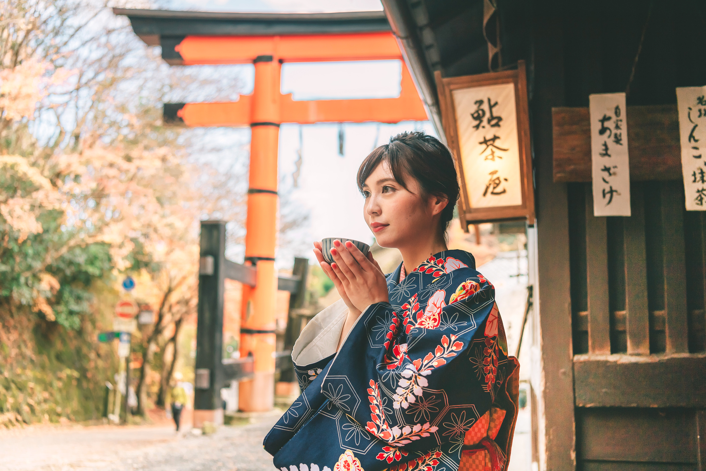 和服一年四季皆可體驗。除了3月、4月的櫻花季，以及11月、12月的紅葉季之外，我們也提供5月中旬至9月中旬的浴衣租借服務。