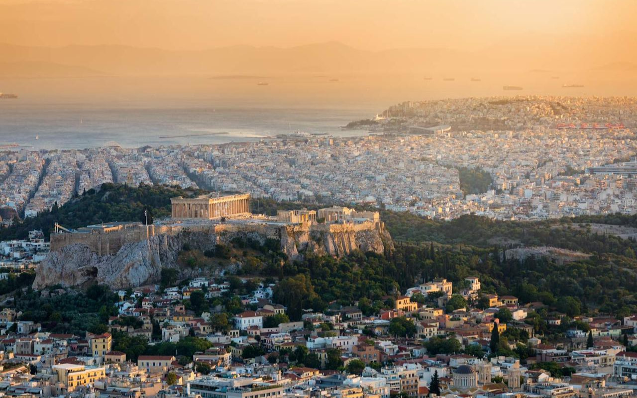 登上歷史悠久的雅典衛城，將城市全景盡收眼底，捕捉最完美的精彩瞬間。