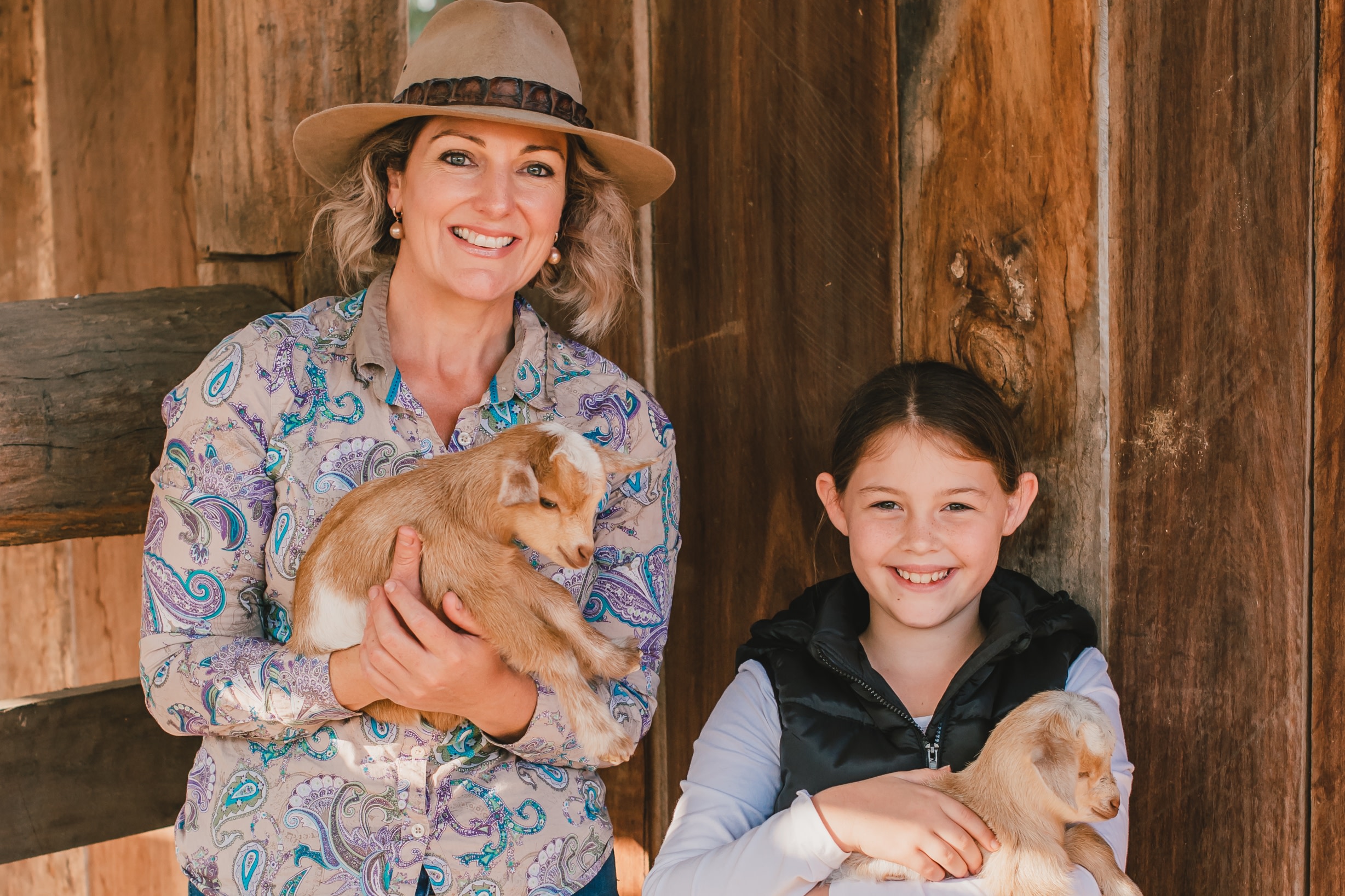 在一位友善的農場導遊的帶領下，您將有機會餵養400多隻獲救的動物