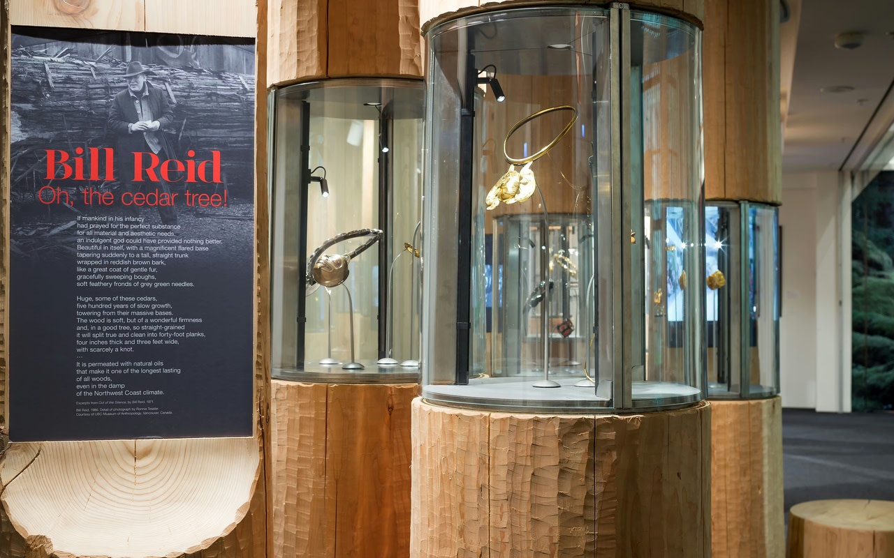 探索 Bill Reid 精湛的藝術作品與雪松木的深遠傳承