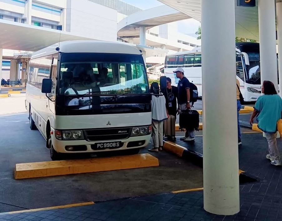 Singapore City Guided Group Tour By Car and Walk