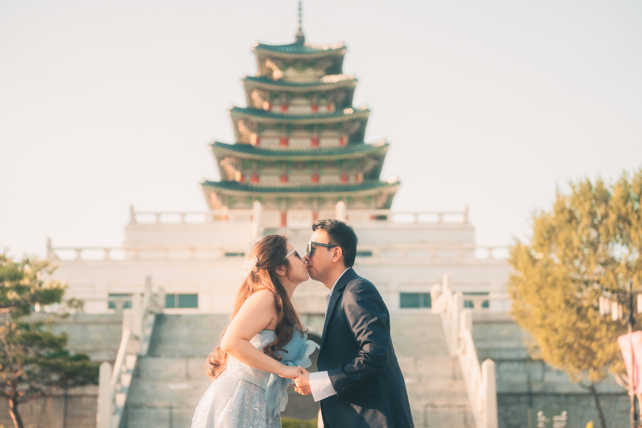 -情侶寫真-
在韓國宮殿和西式禮服的映襯下,留下浪漫一吻。 -情侶寫真-
在韓國宮殿和西式禮服的映襯下,留下浪漫一吻。