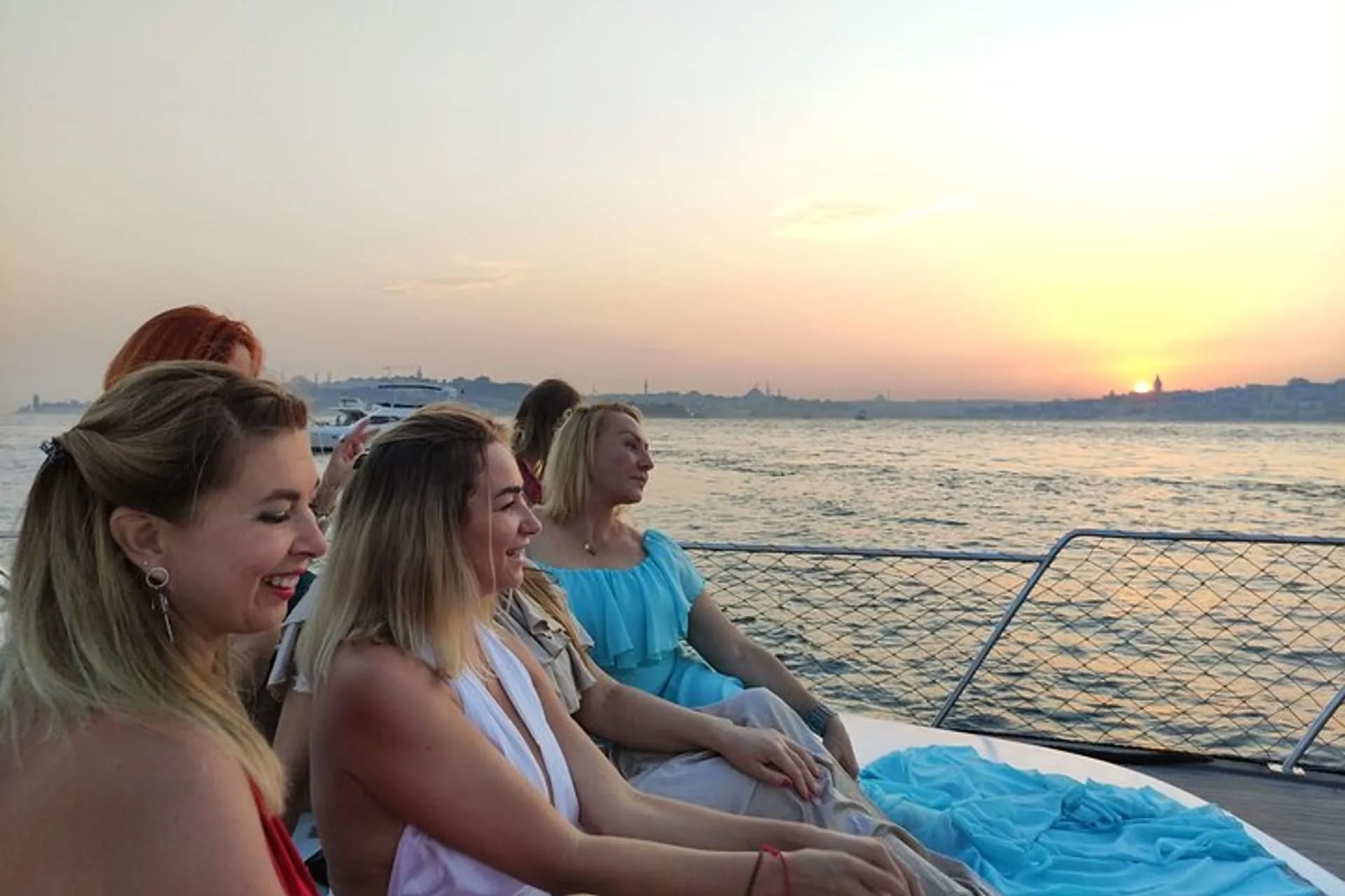 博斯普魯斯海峽豪華日落遊艇之旅，含美味小吃