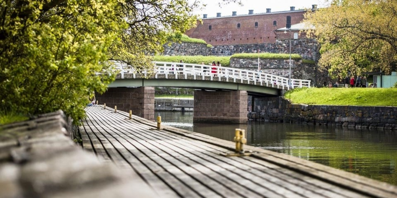 Ultimate Helsinki & Porvoo Tour– Private Car & Local Stories