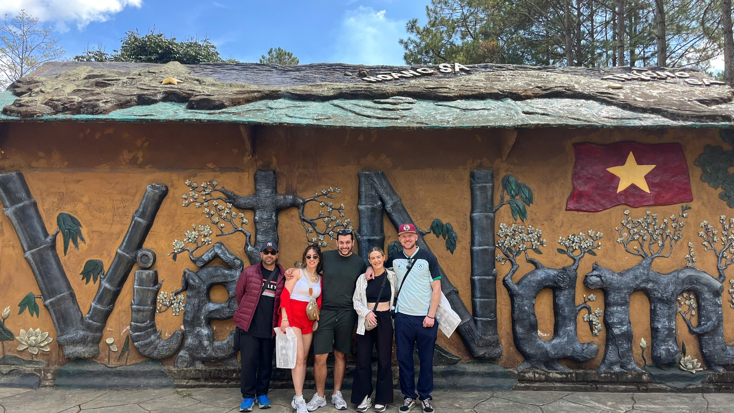 Da Lat Tour: Crazy House, Clay Tunnel, Datanla & Tuyen Lam Kayak