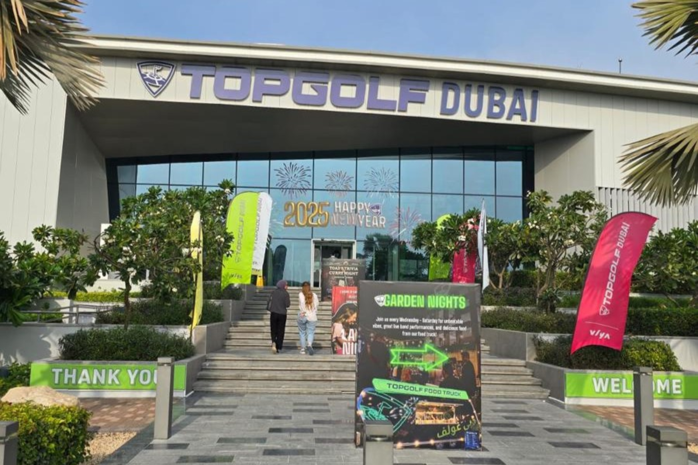 前往迪拜大高爾夫(Topgolf Dubai),這是一個對初學者友好的場所,大高爾夫的工作人員會提供指導。 前往迪拜大高爾夫(Topgolf Dubai),這是一個對初學者友好的場所,大高爾夫的工作人員會提供指導。