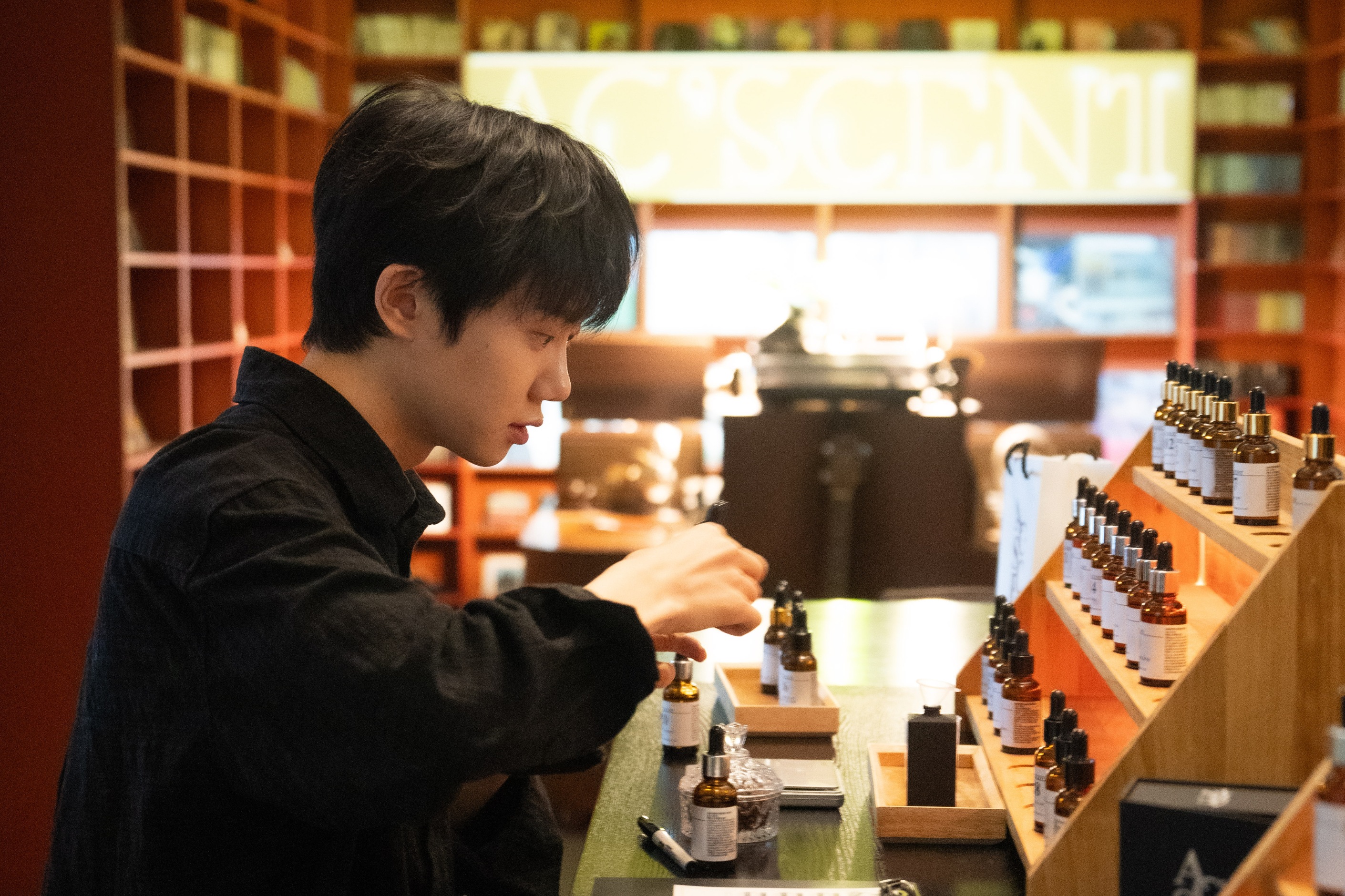 首爾私人 KPOP 媒體藝術展及香水製作