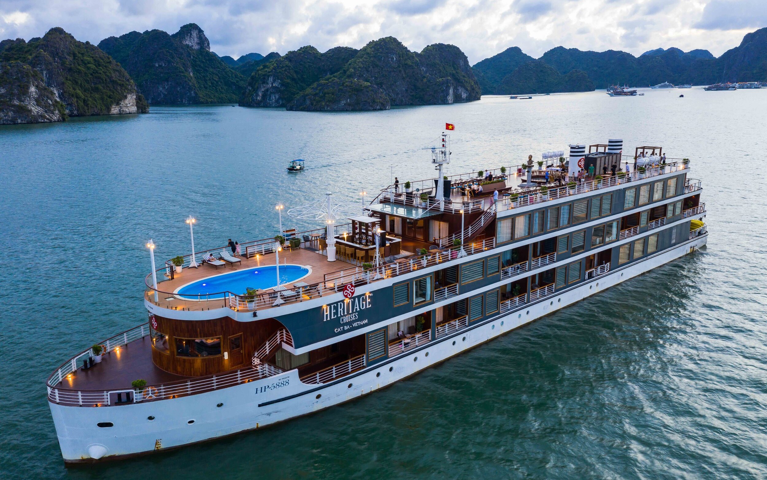 Binh Chuan Heritage 2D1N Cruise: Ha Long Bay & Lan Ha Bay
