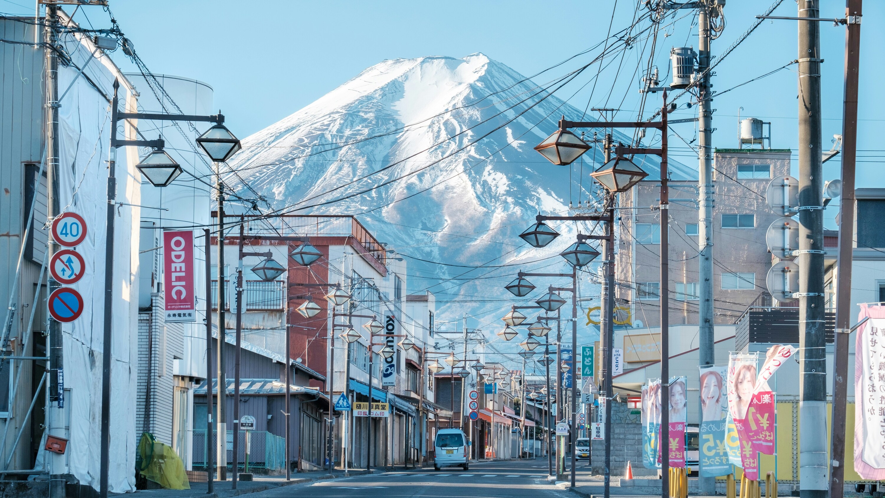 日川時鐘商店街，在這彷彿走進昭和時代，靜靜感受時光的流逝。